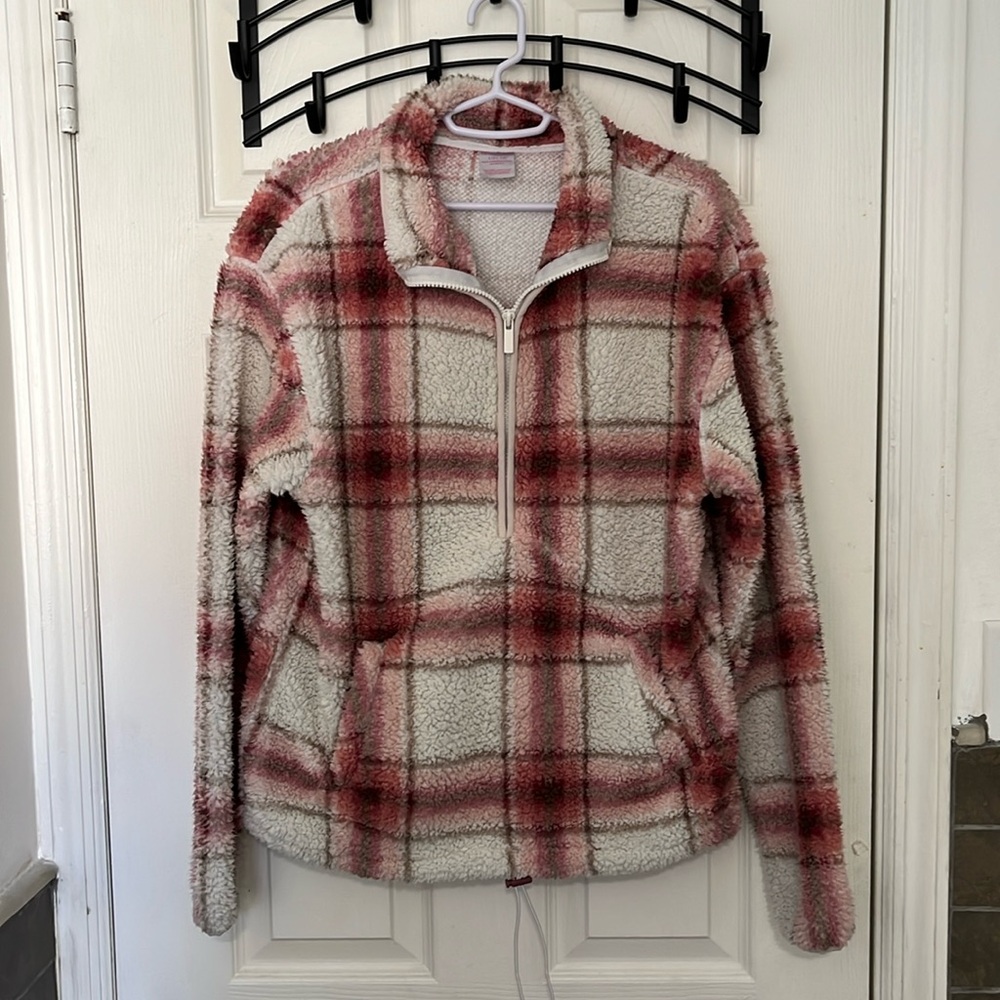 Women’s large fuzzy pull over sweater flannel style pink white tan super comfy.